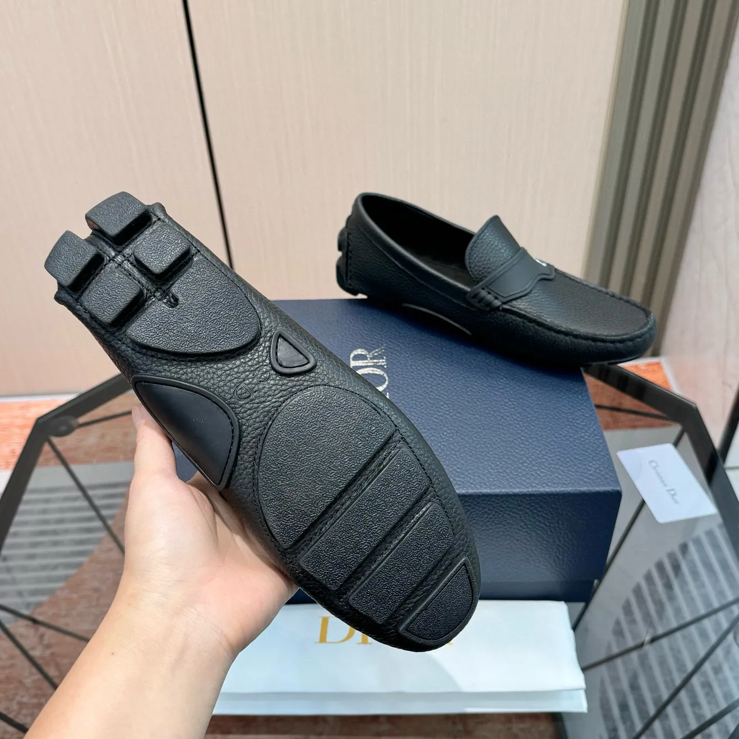 Men's shoes: 580💰 (Niu Li) (Dior Doudou shoes) Exclusive new model Official website new model The upper is made of high-quality imported calf, the color is delicate, and the luxurious texture flows. Tailor-made for exquisite men, creating a noble aura. Delicate and smooth lines. Cowhide lining. Size: 38-44, 45 customized. Outdoor driving shoes for experienced drivers🚗
